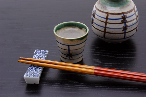猪口と徳利 箸 日本酒 画像 無料写真素材 フリー写真素材
