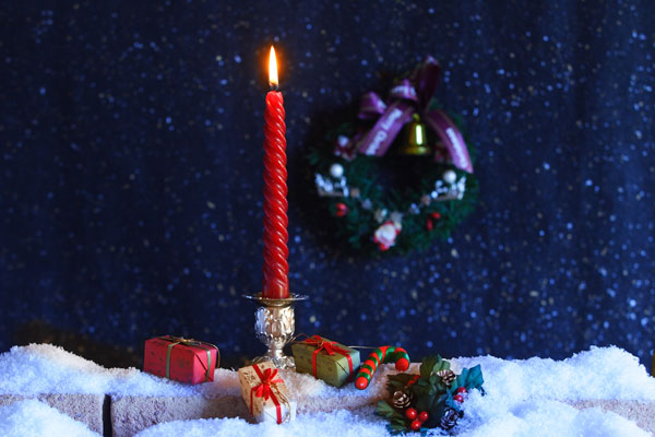 赤いクリスマスキャンドル リース プレゼント画像1 無料写真素材 フリー 