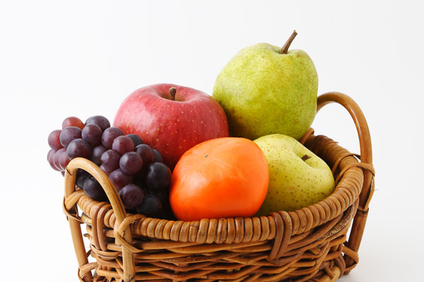 りんご・ぶどう・ラフランス・かき 秋の果物集合 白い背景 画像2 フリー写真素材