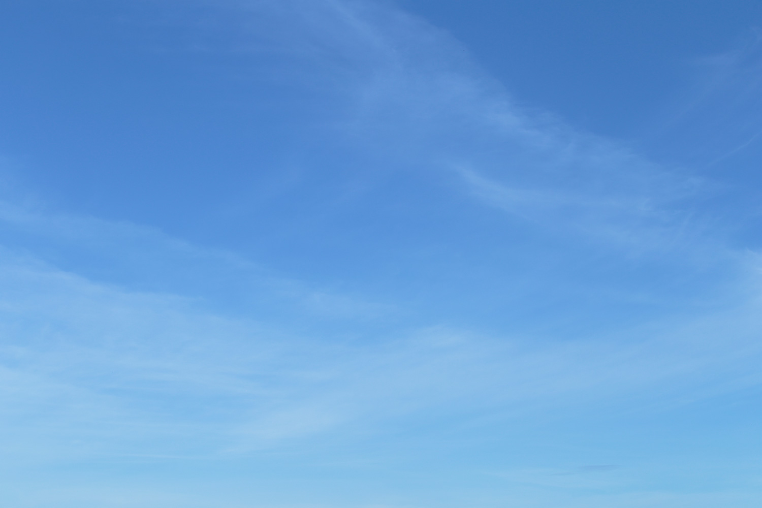 i72l-3374　青空と雲