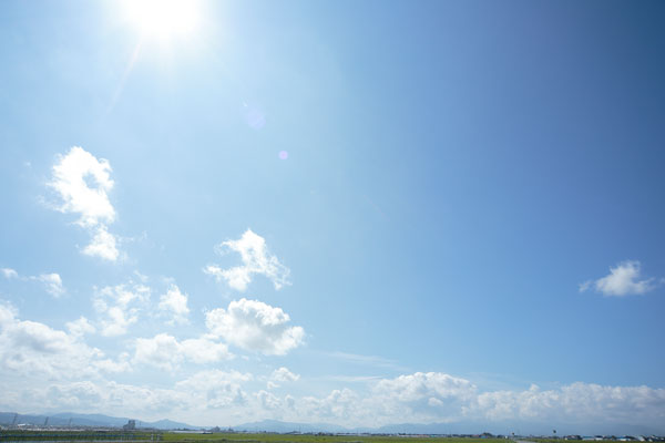 青空と雲と太陽 画像 フリー写真素材