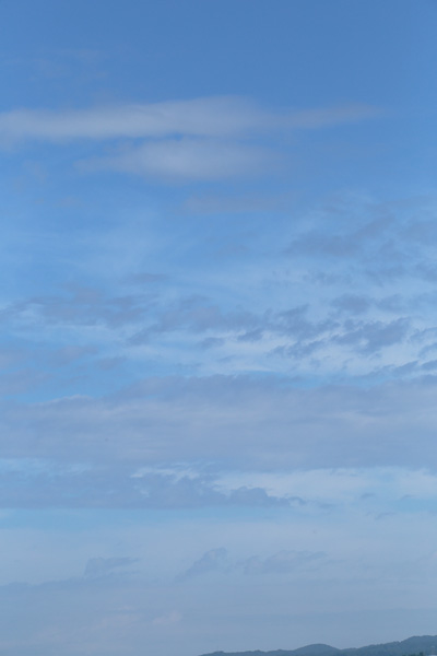早朝の空と雲 3830 縦 無料画像 無料写真素材「花ざかりの森」