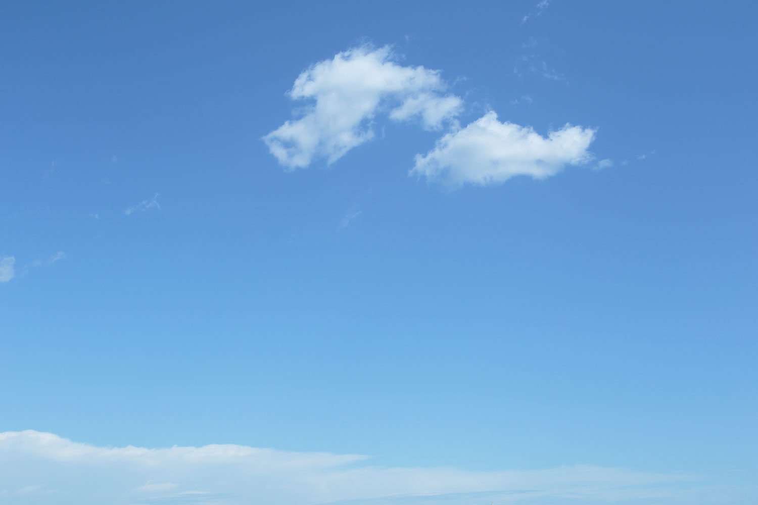 i75l-4115　青空と雲