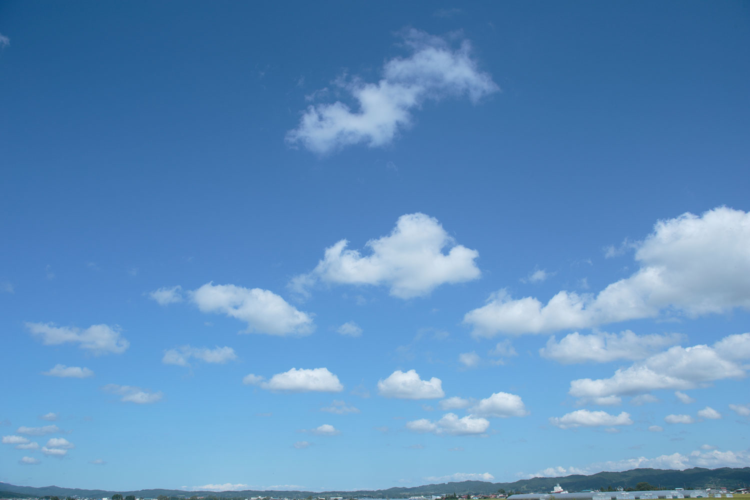 i78l-4669　青空と雲 浮き雲
