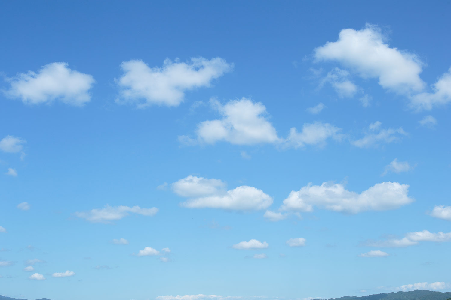 i78l-4680　青空と雲 浮き雲