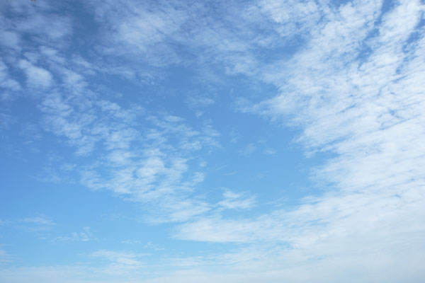 i78-4843 青空と雲 画像 無料写真素材
