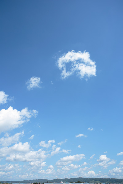 青空と雲 4950 縦 無料画像 フリー写真素材「花ざかりの森」