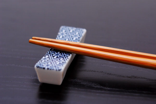 箸と箸置き 画像 無料写真素材 フリー写真素材