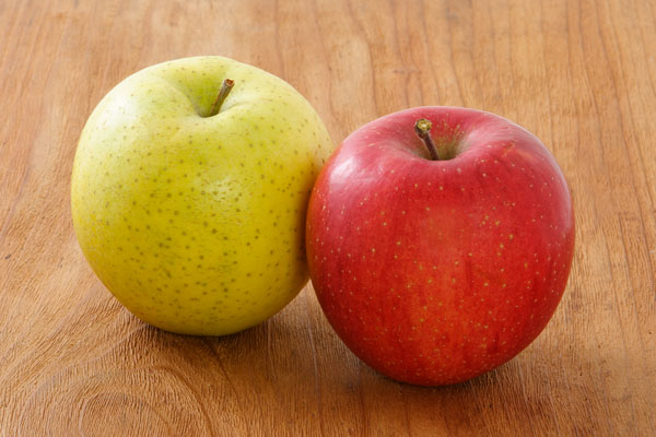 りんご（フジと王林）画像2 無料写真素材