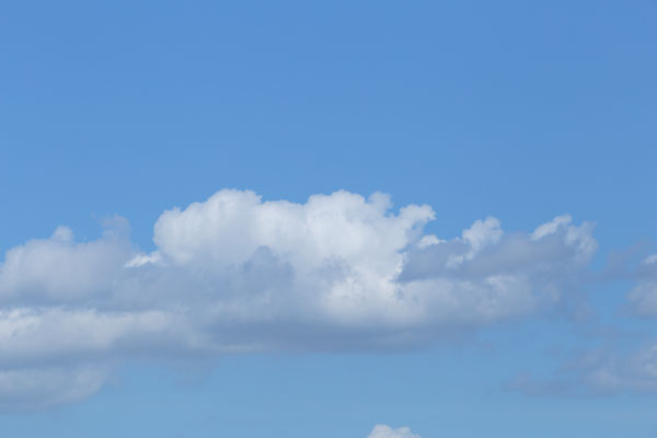 青空と雲 浮き雲 画像 フリー写真素材