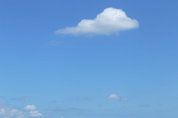 青空と雲 浮き雲 画像 3587 無料写真素材 「花ざかりの森」