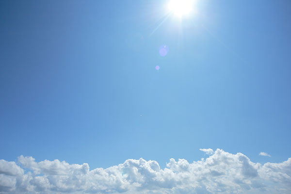 青空と雲 太陽 画像 フリー写真素材