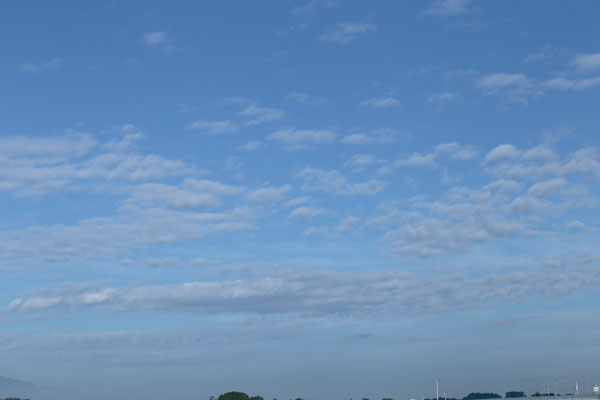 朝の空 雲 3778 画像 フリー写真素材「花ざかりの森」