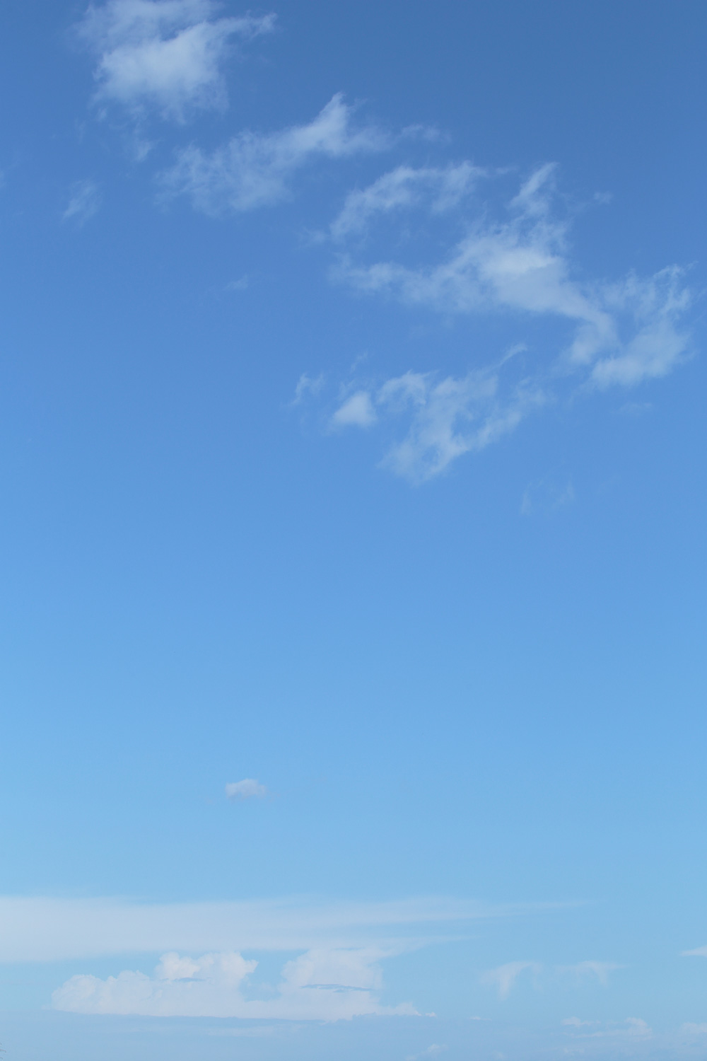 i75l-4095　青空と雲