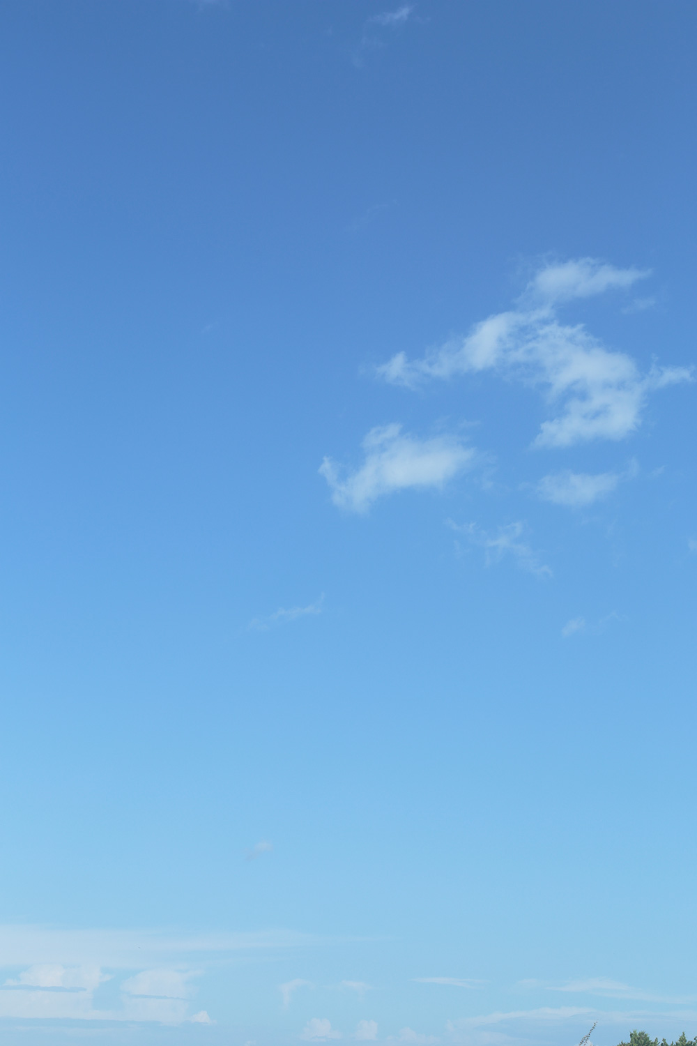 i75l-4106　青空と雲