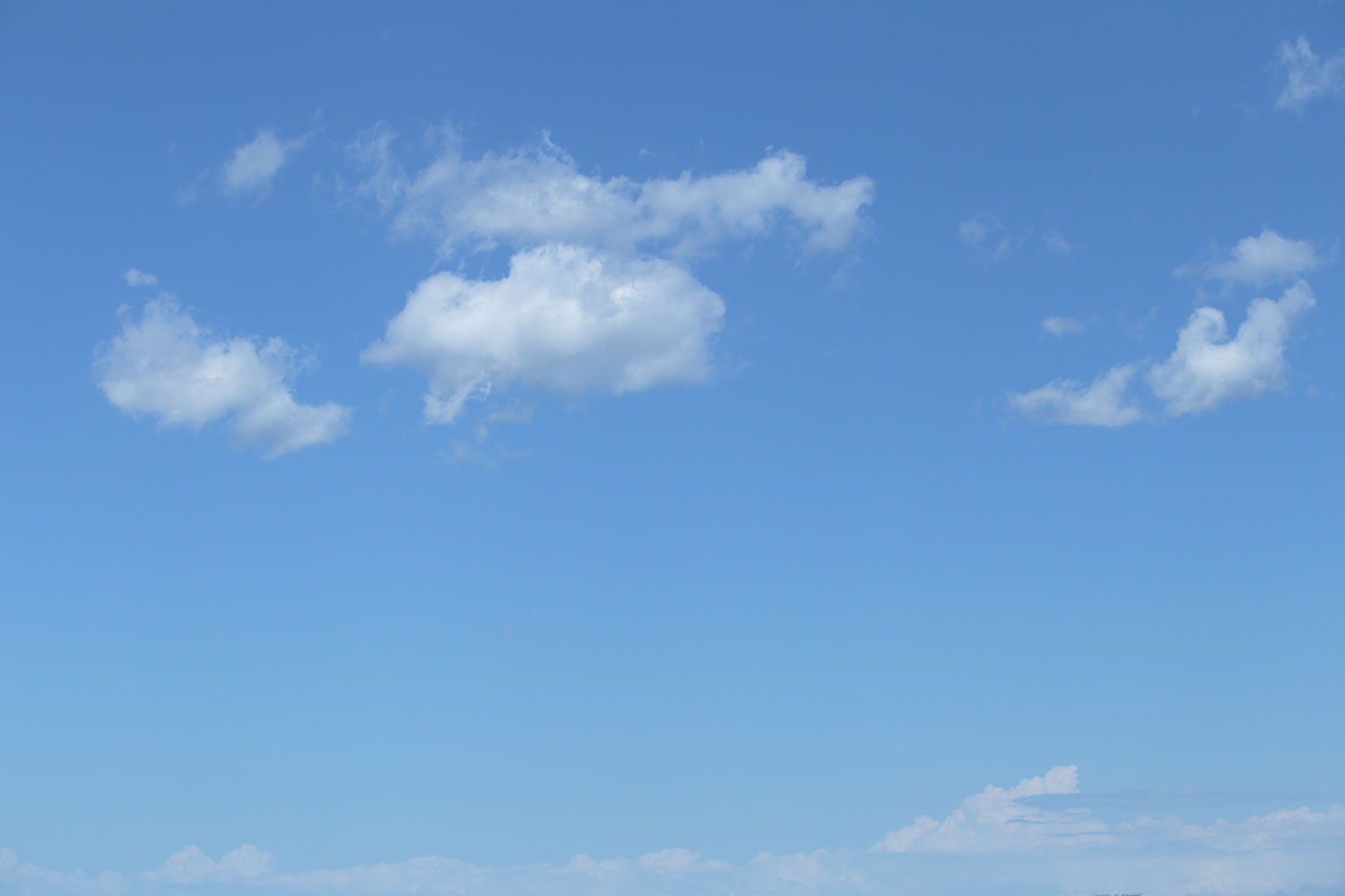 i75l-4160　青空と雲