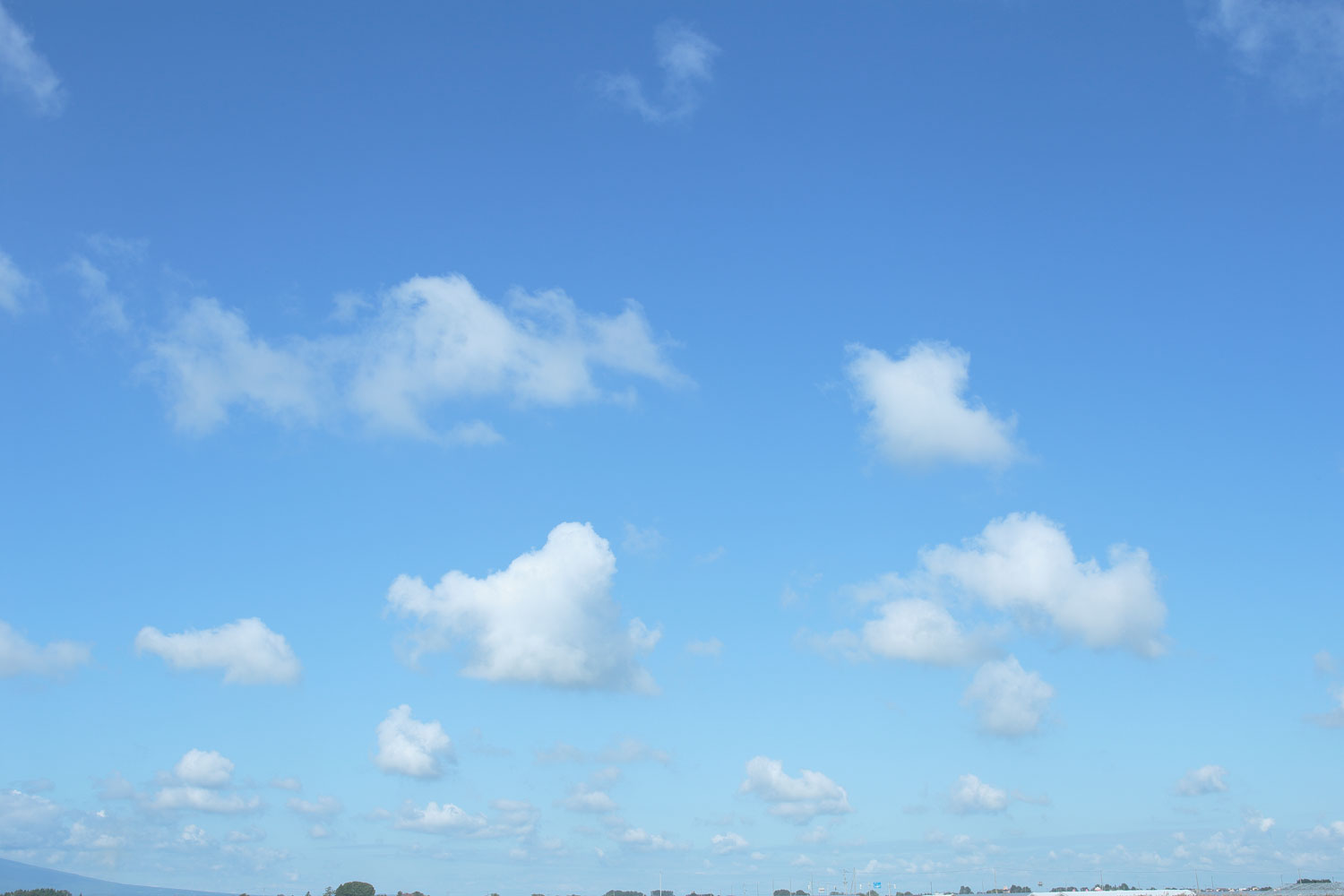 i76l-4353　青空と雲 