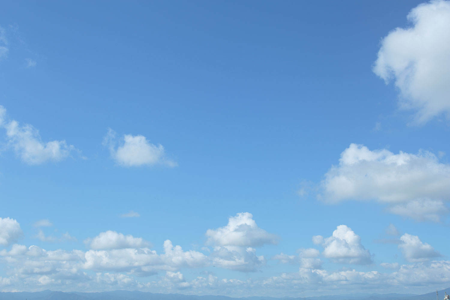 i76l-4380　青空と雲