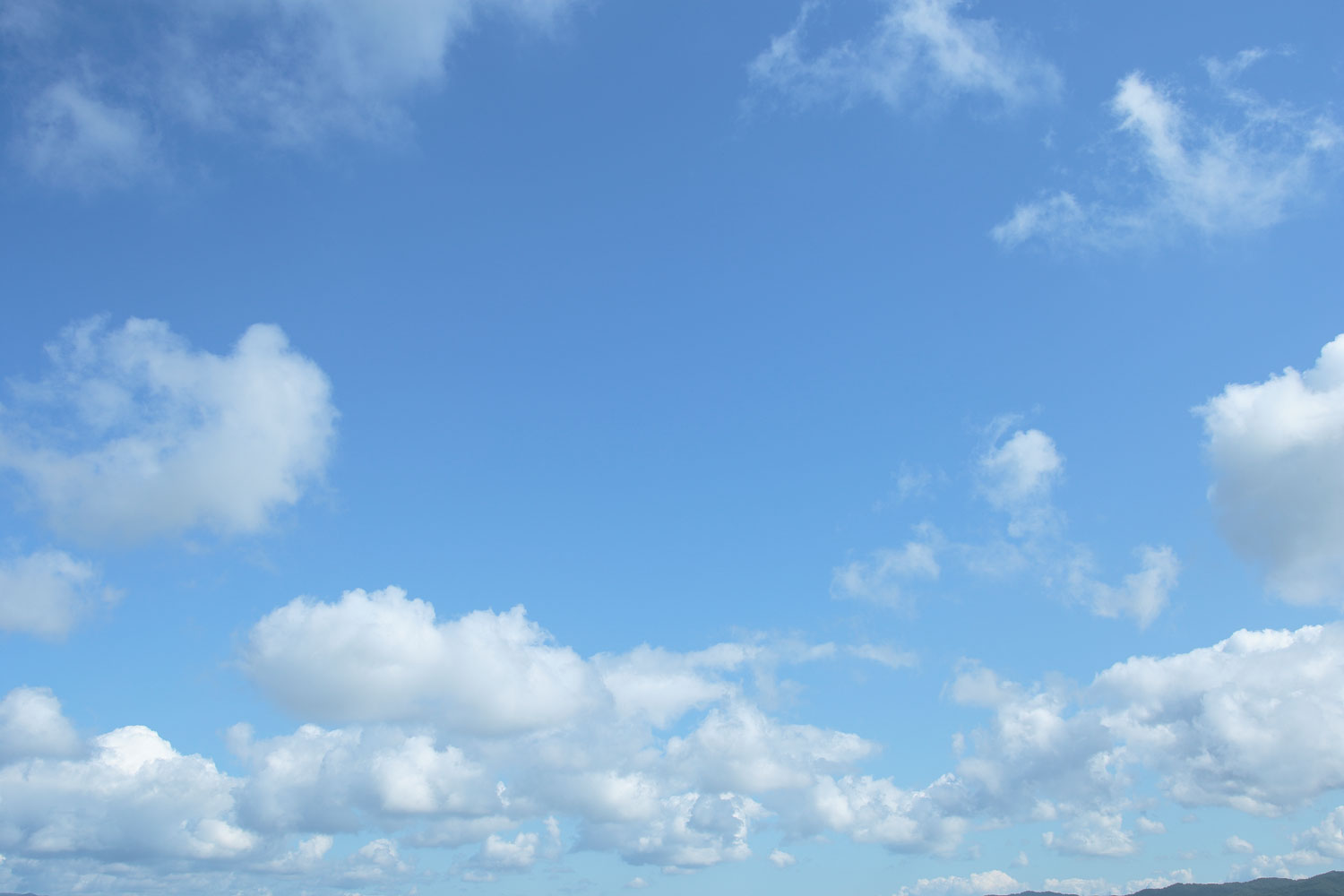 i76l-4398　青空と雲