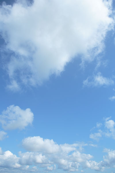 青空と雲 縦 画像 フリー写真素材i76-4397