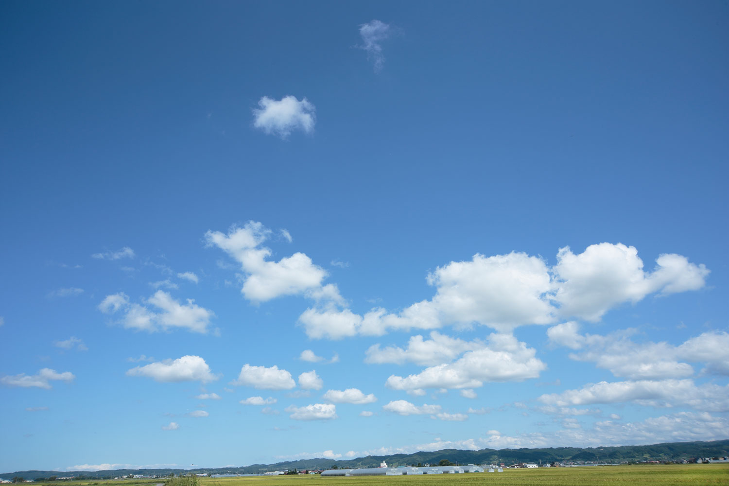 i78l-4672　青空と雲 浮き雲