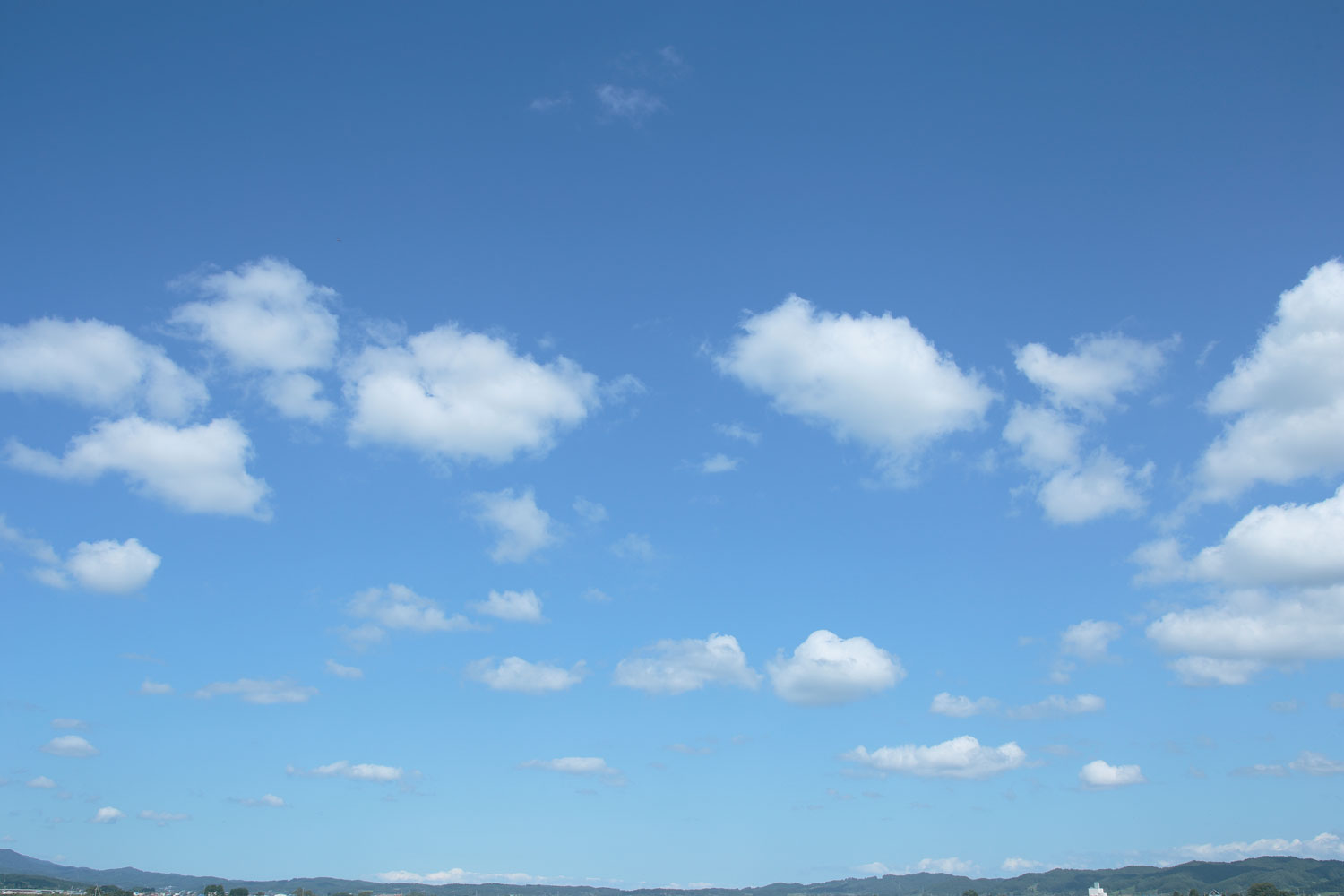 i78l-4693　青空と雲 浮き雲　