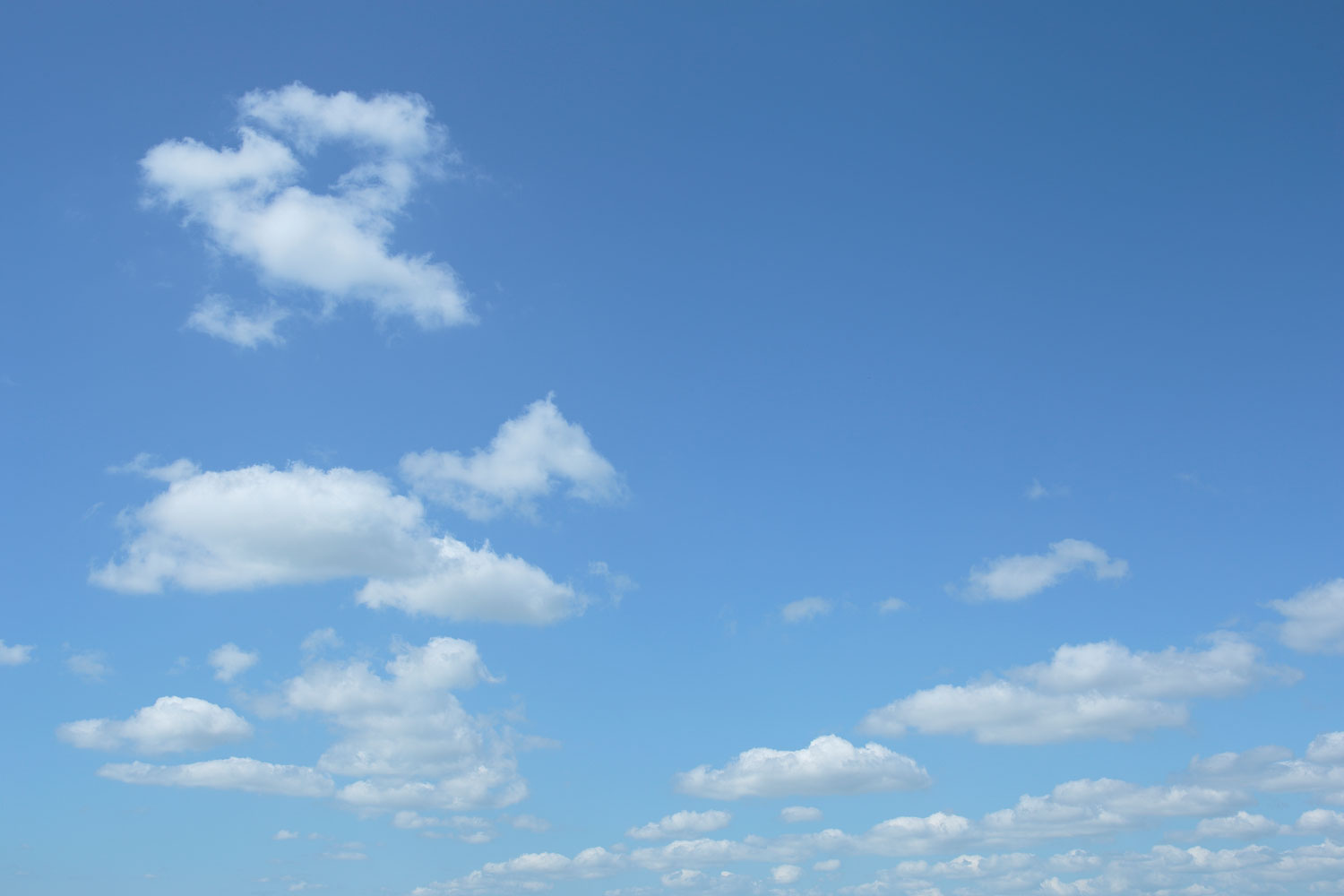 i78l-4703　青空と雲 浮き雲