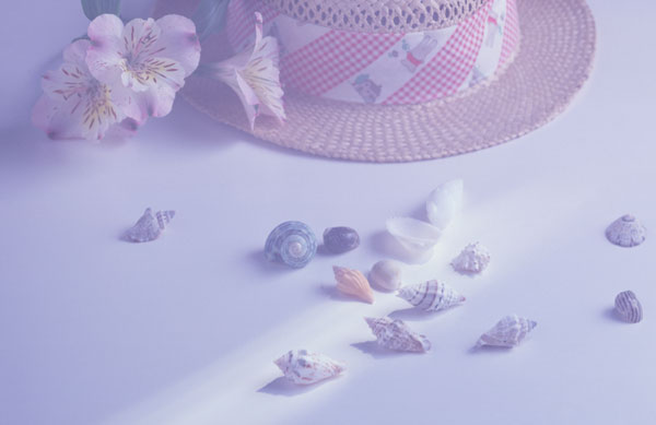 旅のイメージ 貝殻 麦わら帽子 夏のイメージ 画像 無料写真素材 フリー写真素材