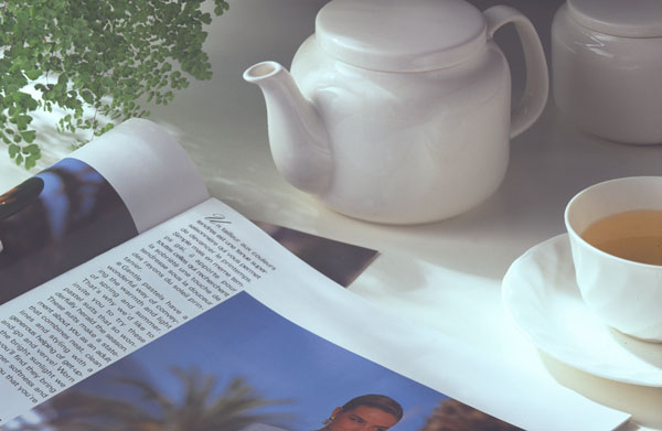 ティーカップ 雑誌 午後のイメージ 画像 無料写真素材 フリー素材